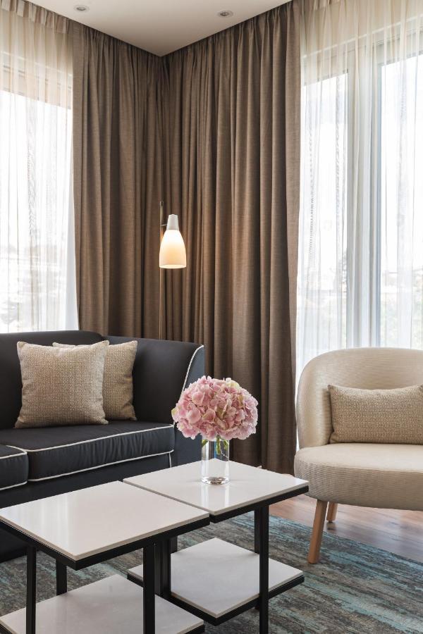 Deluxe Queen Suite with Bridge View